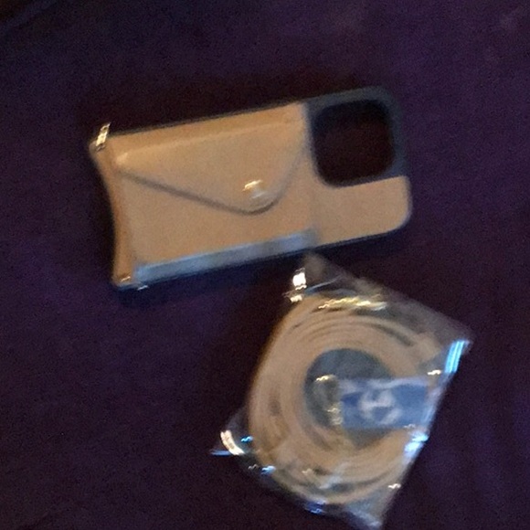 iPhone 11 case like new strap never used - Picture 2 of 3
